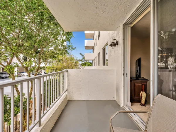$2,600 | 1421 South Ocean Boulevard, Unit 219, Pompano Beach, FL 33062