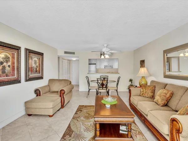 $2,600 | 1421 South Ocean Boulevard, Unit 219, Pompano Beach, FL 33062