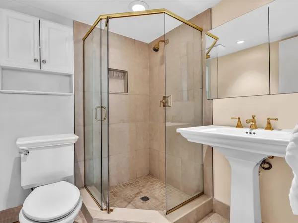 $2,600 | 1421 South Ocean Boulevard, Unit 219, Pompano Beach, FL 33062