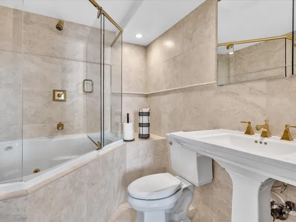 $2,600 | 1421 South Ocean Boulevard, Unit 219, Pompano Beach, FL 33062