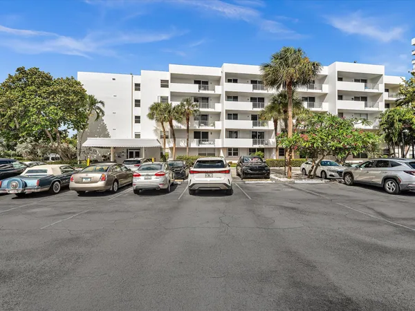$2,600 | 1421 South Ocean Boulevard, Unit 219, Pompano Beach, FL 33062