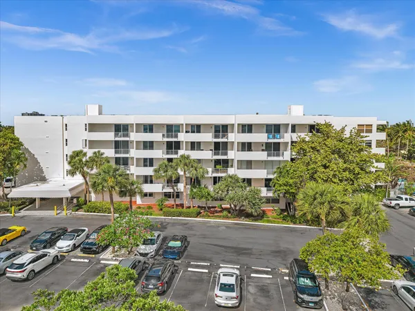 $2,600 | 1421 South Ocean Boulevard, Unit 219, Pompano Beach, FL 33062