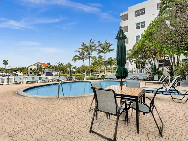 $2,600 | 1421 South Ocean Boulevard, Unit 219, Pompano Beach, FL 33062