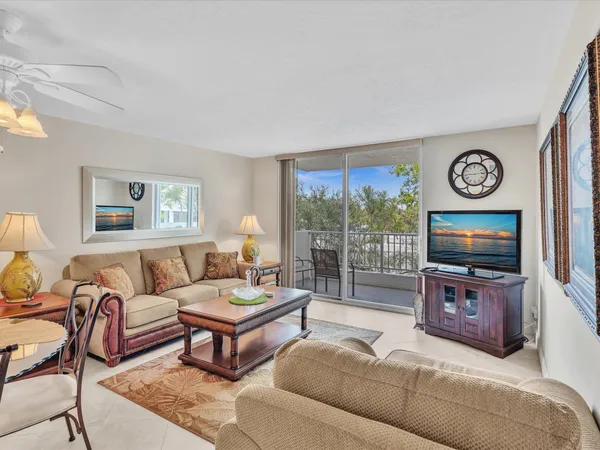 $2,600 | 1421 South Ocean Boulevard, Unit 219, Pompano Beach, FL 33062