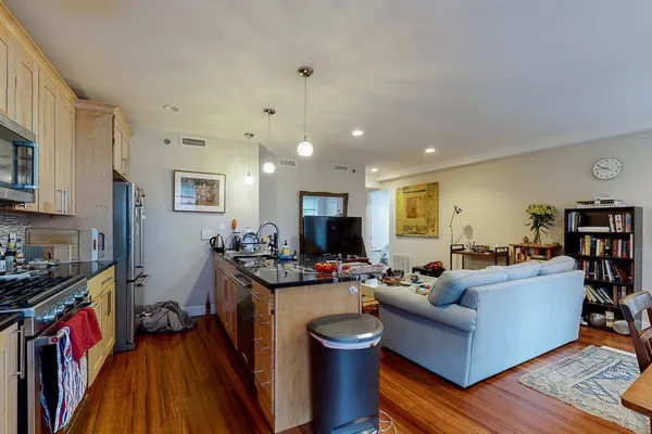 $3,800 | 104 Prince Street, Unit 3, Boston, MA 02113