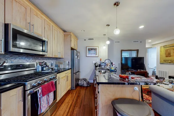 $3,800 | 104 Prince Street, Unit 3, Boston, MA 02113