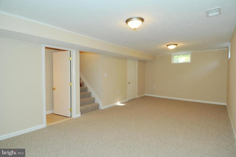 547 Maple Ridge Lane Odenton, MD 21113 - Photo 13 of 16 Family Room