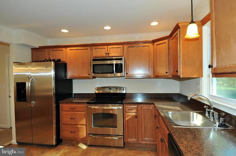 547 Maple Ridge Lane Odenton, MD 21113 - Photo 4 of 16 Kitchen