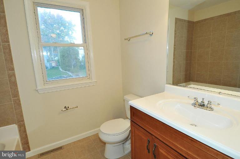 547 Maple Ridge Lane Odenton, MD 21113 - Photo 9 of 16 Bath #1