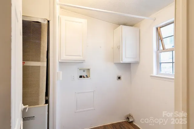 a view of a back yard of the house