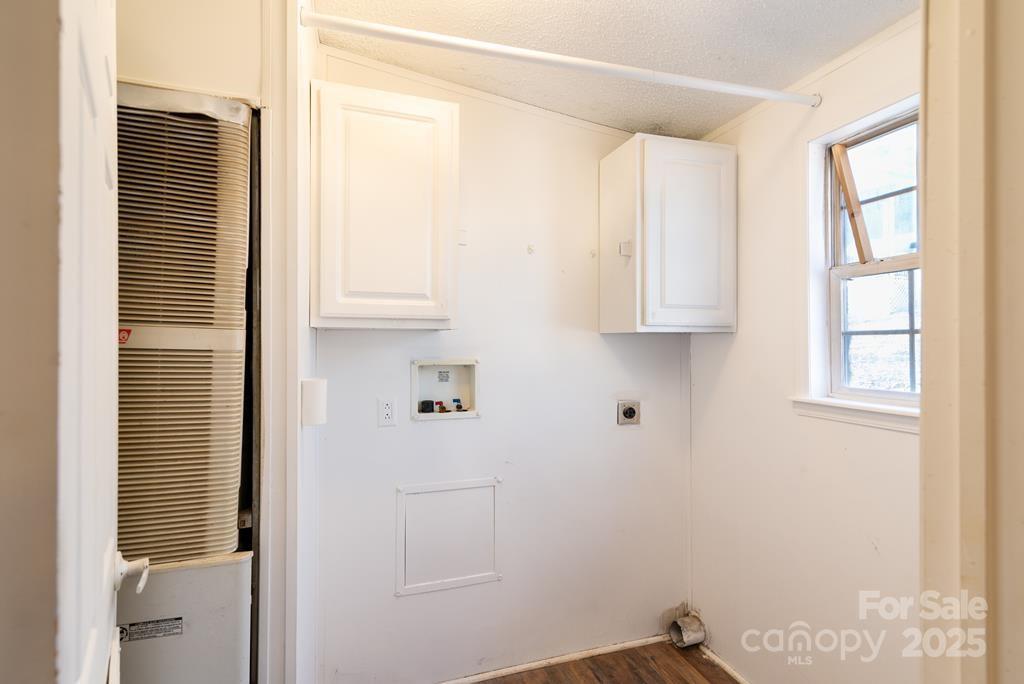 7368 Martins Creek Road Murphy, NC 28906 - Photo 18 of 21 a view of cabinets and window