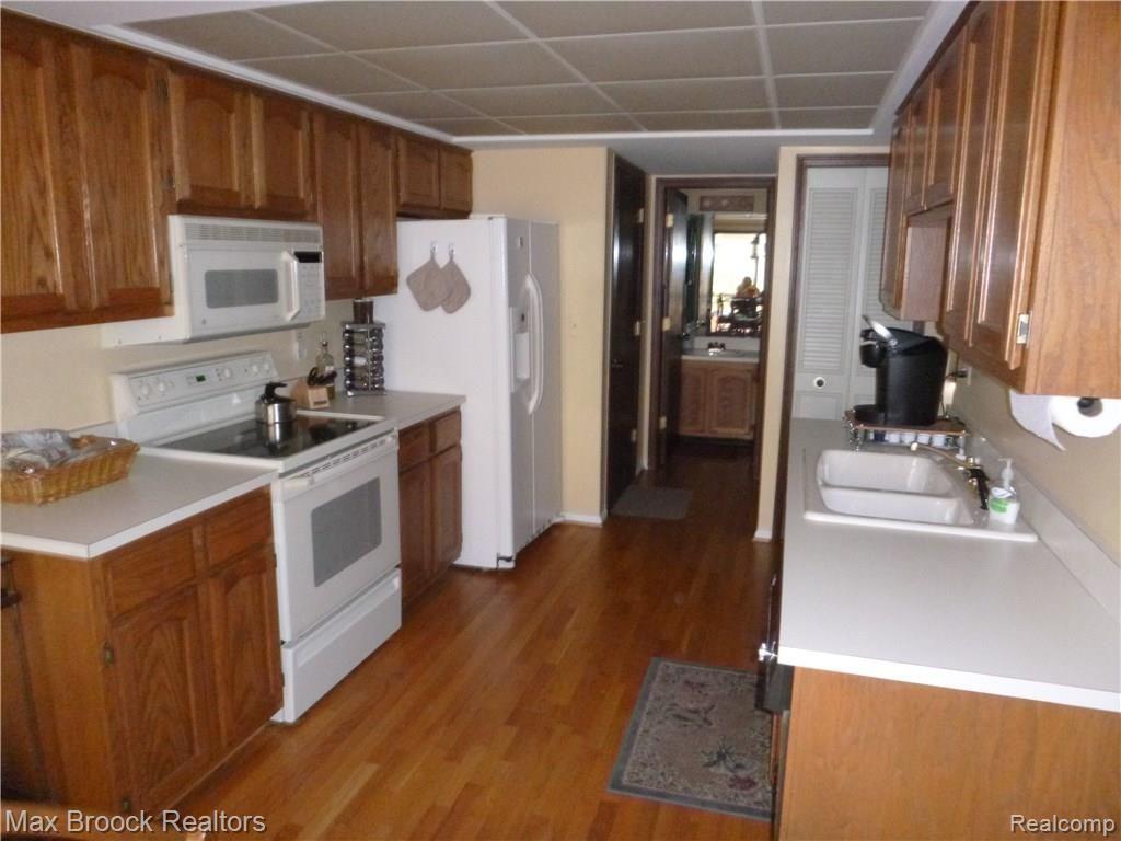 150 Meadow Ln Circle, Unit 24 Rochester, MI 48307 - Photo 4 of 11 005.JPG