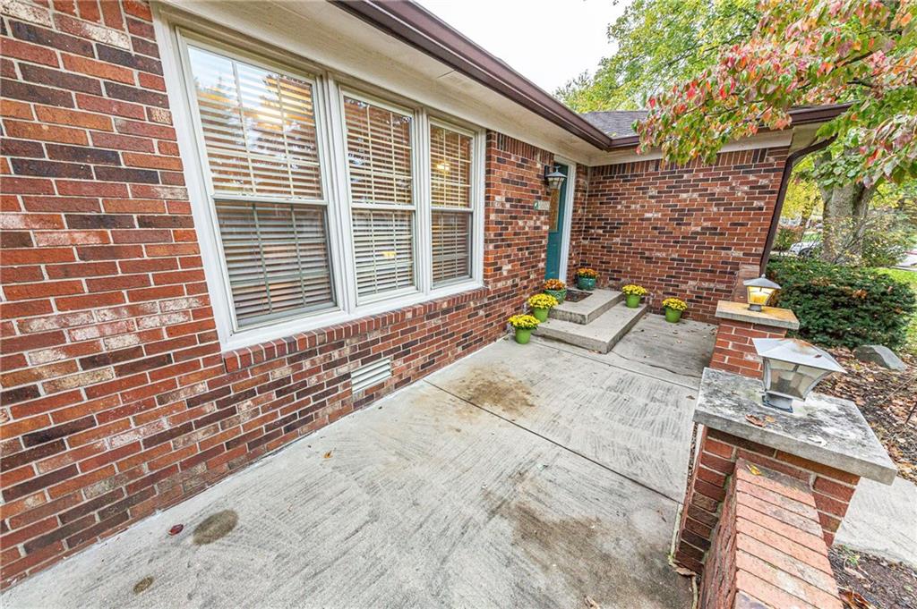 8802 Cheltenham Road Indianapolis, IN 46256 - Photo 4 of 30 Gallery Image 4