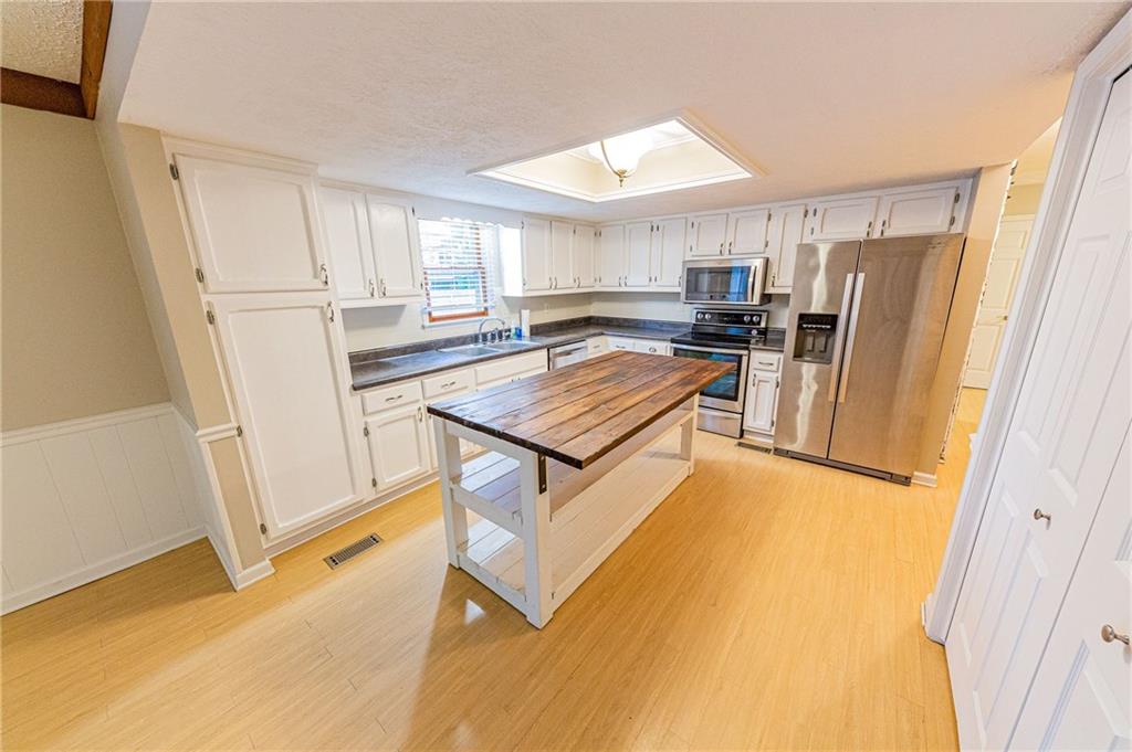 8802 Cheltenham Road Indianapolis, IN 46256 - Photo 6 of 30 Gallery Image 6