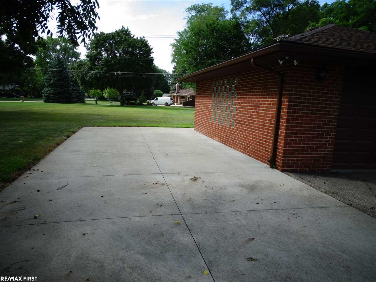 18362 South Nunneley Road Clinton Township, MI 48035 - Photo 2 of 24