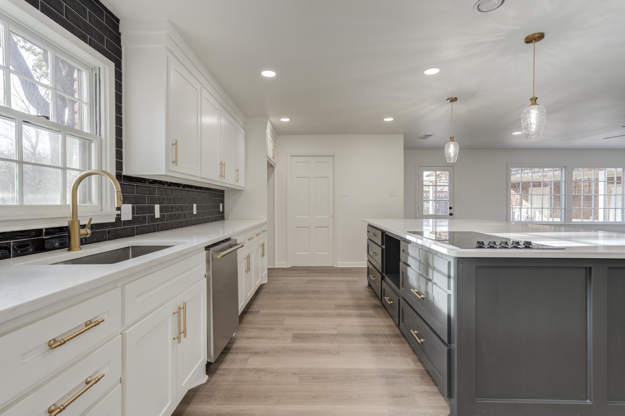 4702 22nd Street Lubbock, TX 79407 - Photo 17 of 40 4702-22nd-St_Lubbock-TX_21_Kitchen