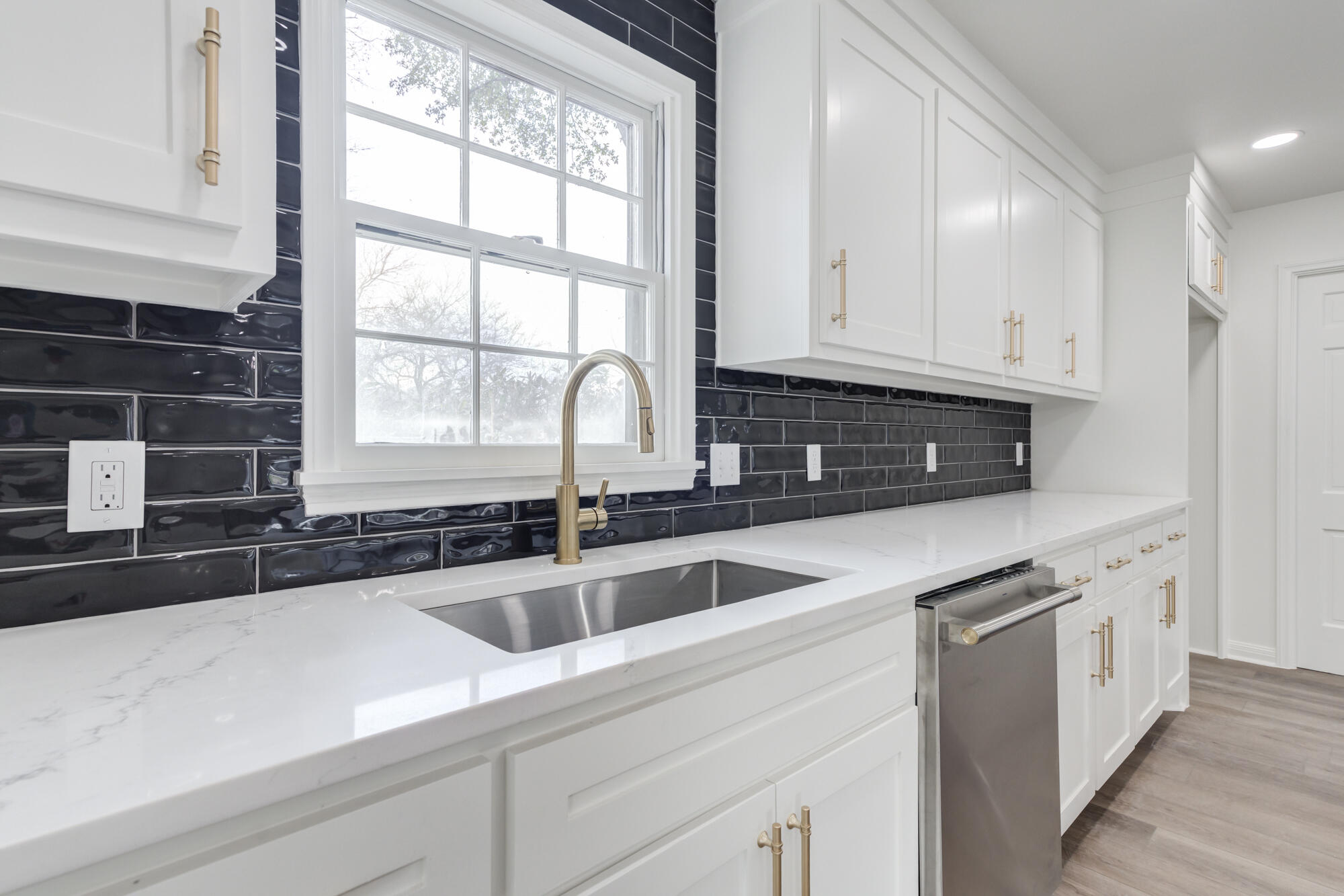 4702 22nd Street Lubbock, TX 79407 - Photo 19 of 40 4702-22nd-St_Lubbock-TX_23_Kitchen