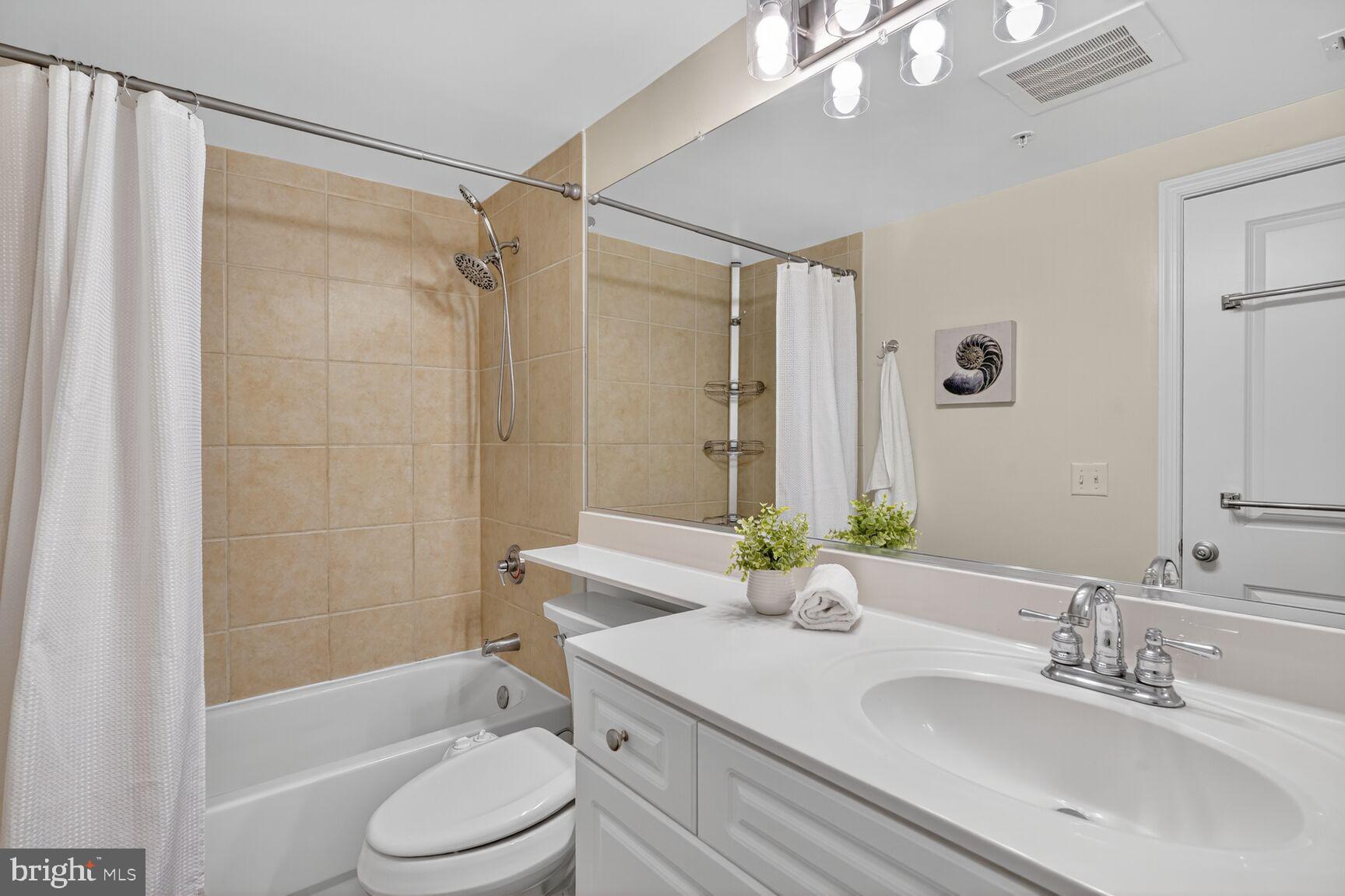 851 North Glebe Road, Unit 411 Arlington, VA 22203 - Photo 15 of 34 Gallery Image 15