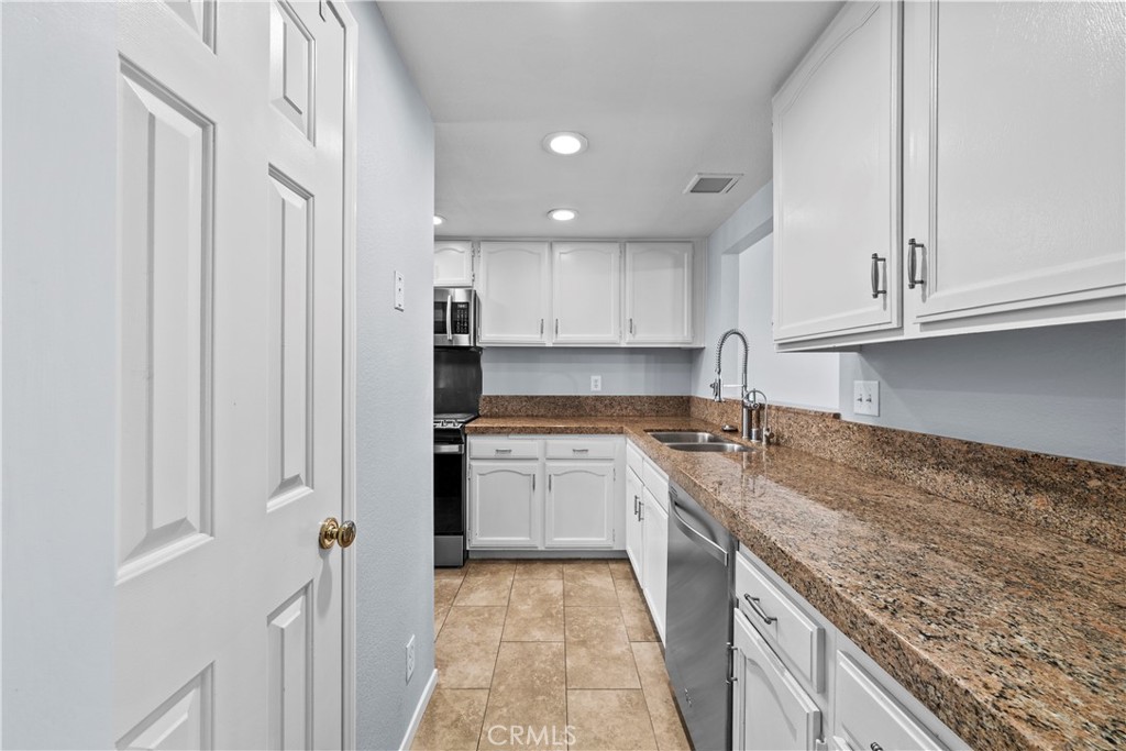 42805 15th Street West Lancaster, CA 93534 - Photo 9 of 21