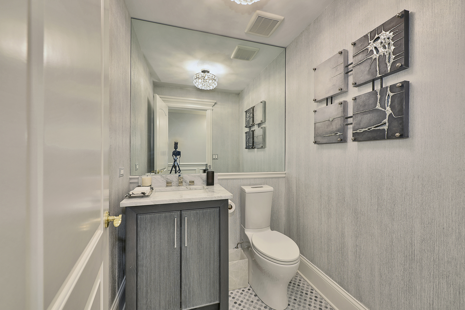 1877 Banbury Road Inverness, IL 60067 - Photo 22 of 59 a bathroom with a toilet sink and mirror