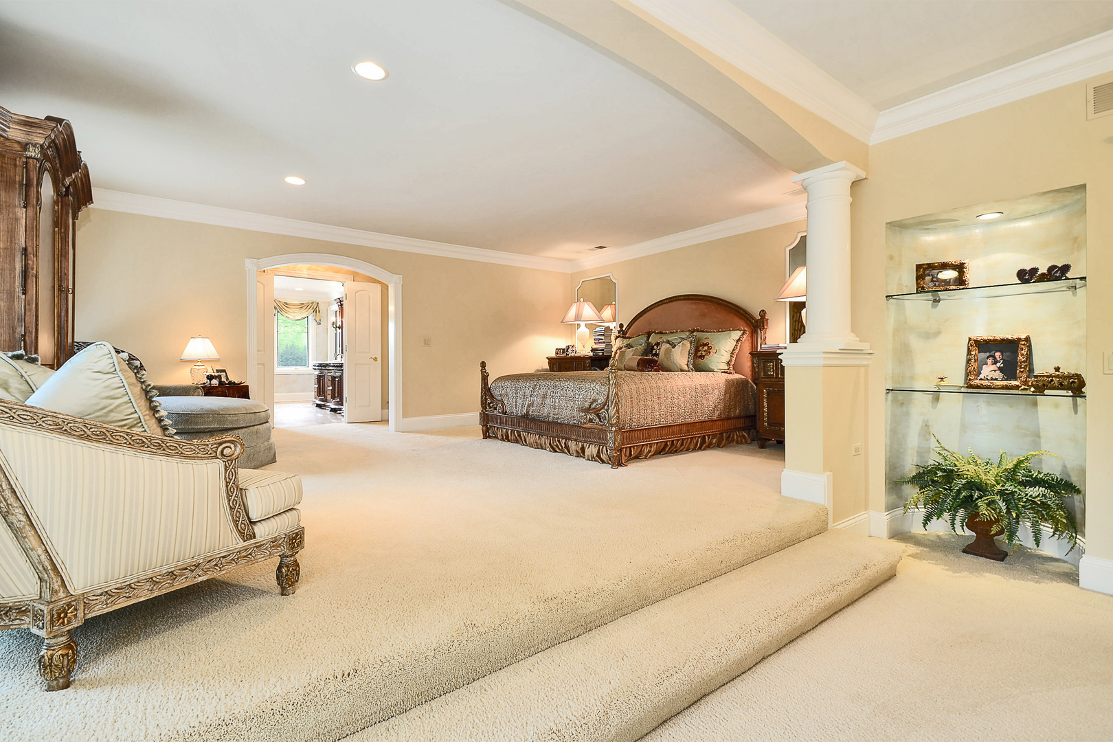 1877 Banbury Road Inverness, IL 60067 - Photo 28 of 59 a living room with furniture