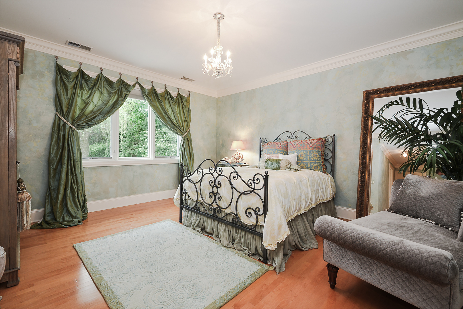 1877 Banbury Road Inverness, IL 60067 - Photo 34 of 59 a bedroom with a bed and a window