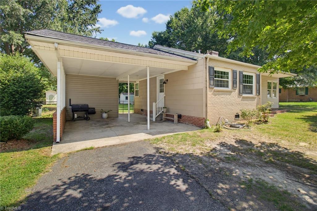 297 Pleasant Grove Church Road Thomasville, NC 27360 - Photo 3 of 28