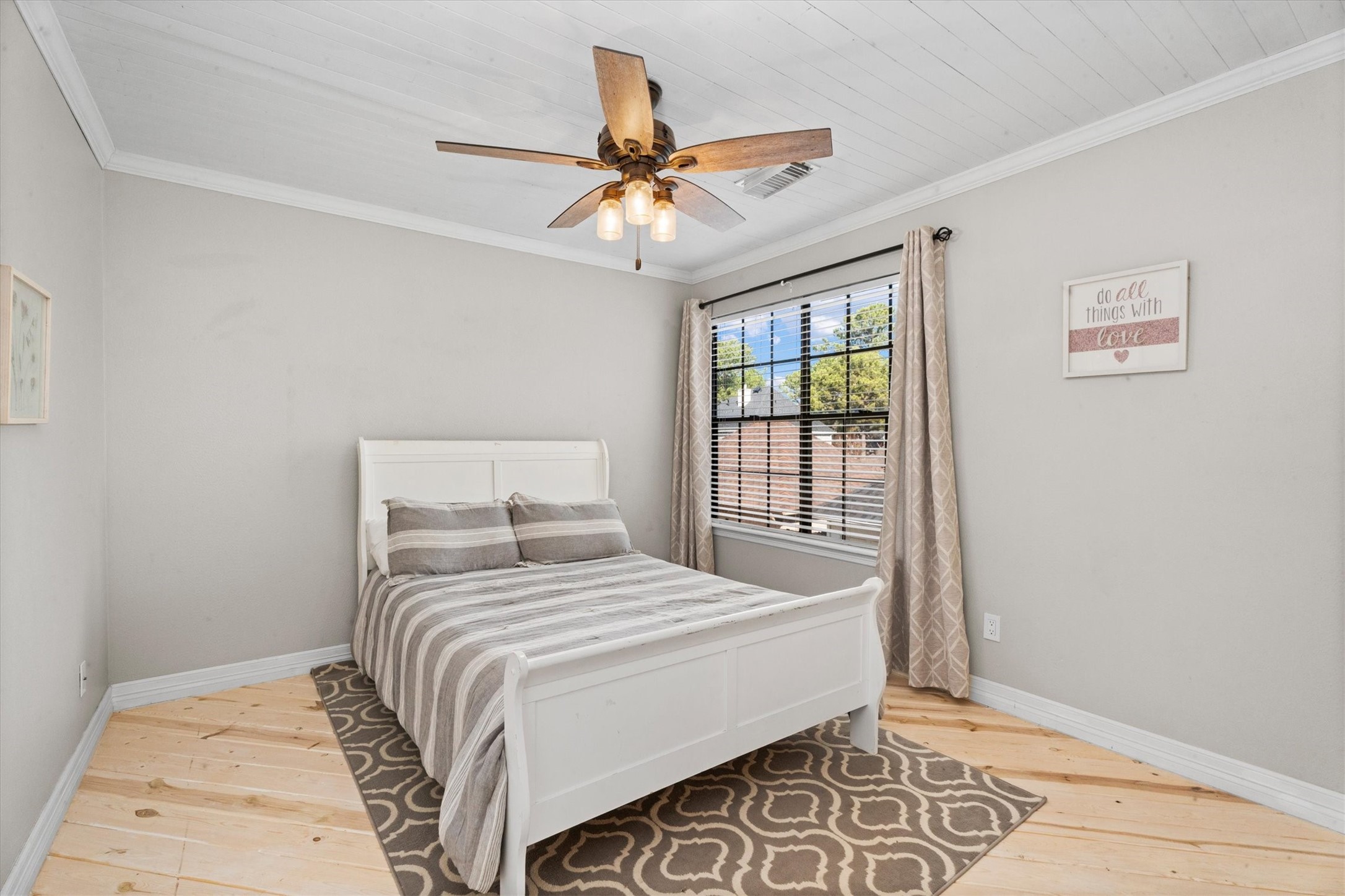 10402 Hondo Hill Road Houston, TX 77064 - Photo 32 of 40 a bedroom with a bed and a window