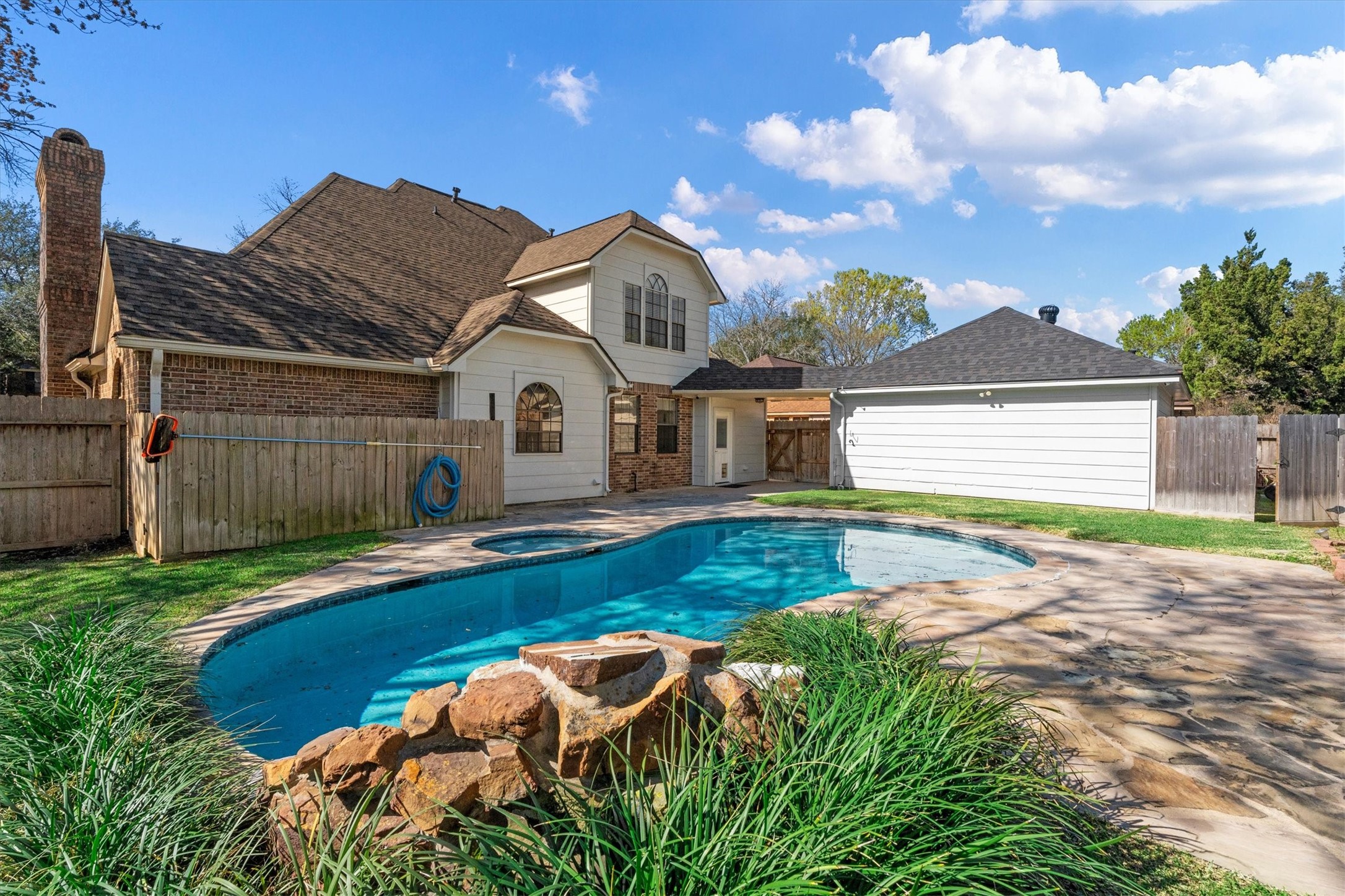 10402 Hondo Hill Road Houston, TX 77064 - Photo 38 of 40 a front view of a house with garden
