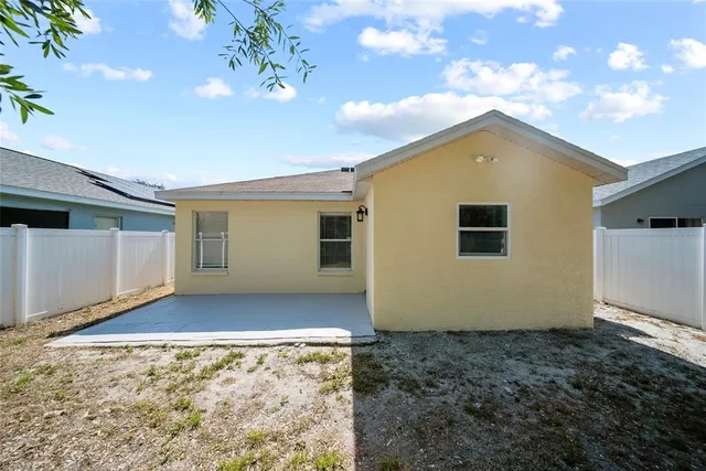 a view of a house with backyard