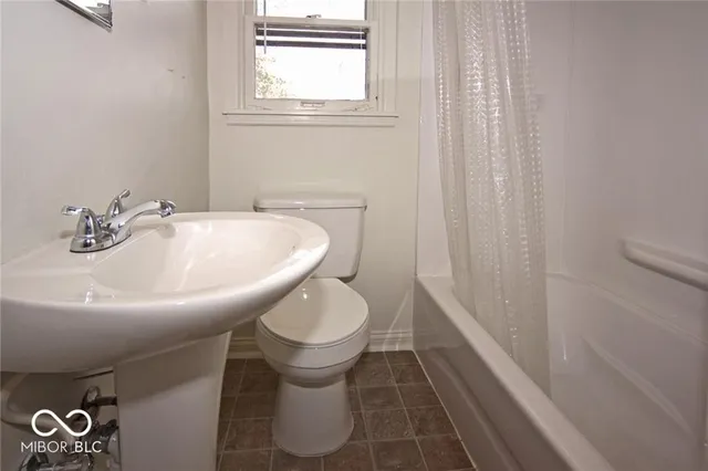 $1,800 | 210 West Sycamore Street, Zionsville, IN 46077