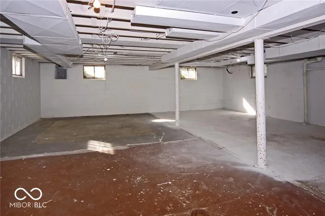 $1,800 | 210 West Sycamore Street, Zionsville, IN 46077