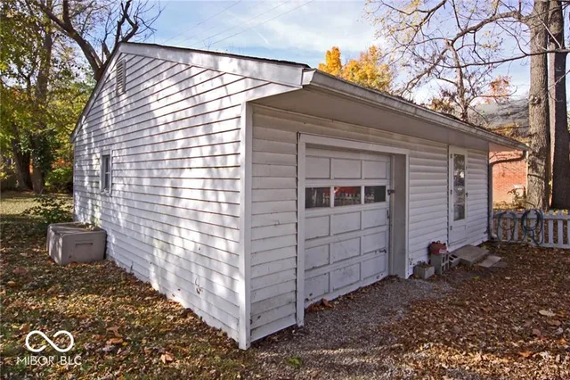 $1,800 | 210 West Sycamore Street, Zionsville, IN 46077