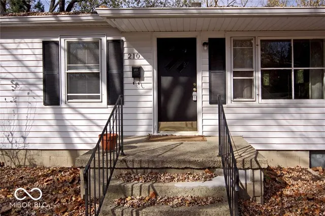 $1,800 | 210 West Sycamore Street, Zionsville, IN 46077