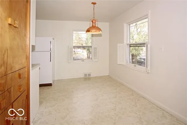 $1,800 | 210 West Sycamore Street, Zionsville, IN 46077