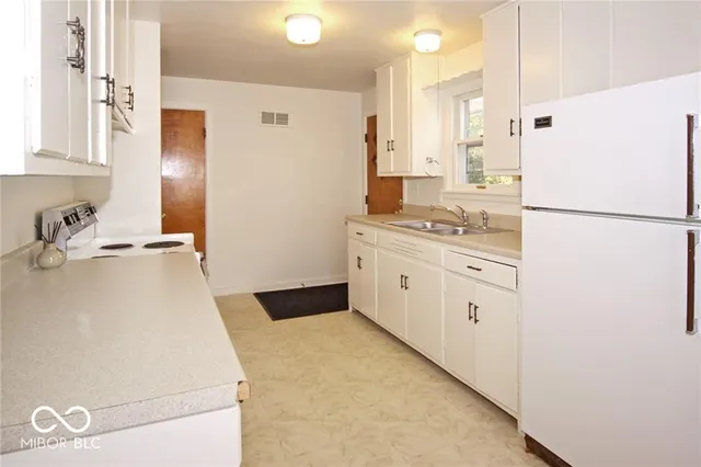 $1,800 | 210 West Sycamore Street, Zionsville, IN 46077