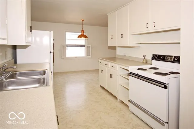 $1,800 | 210 West Sycamore Street, Zionsville, IN 46077