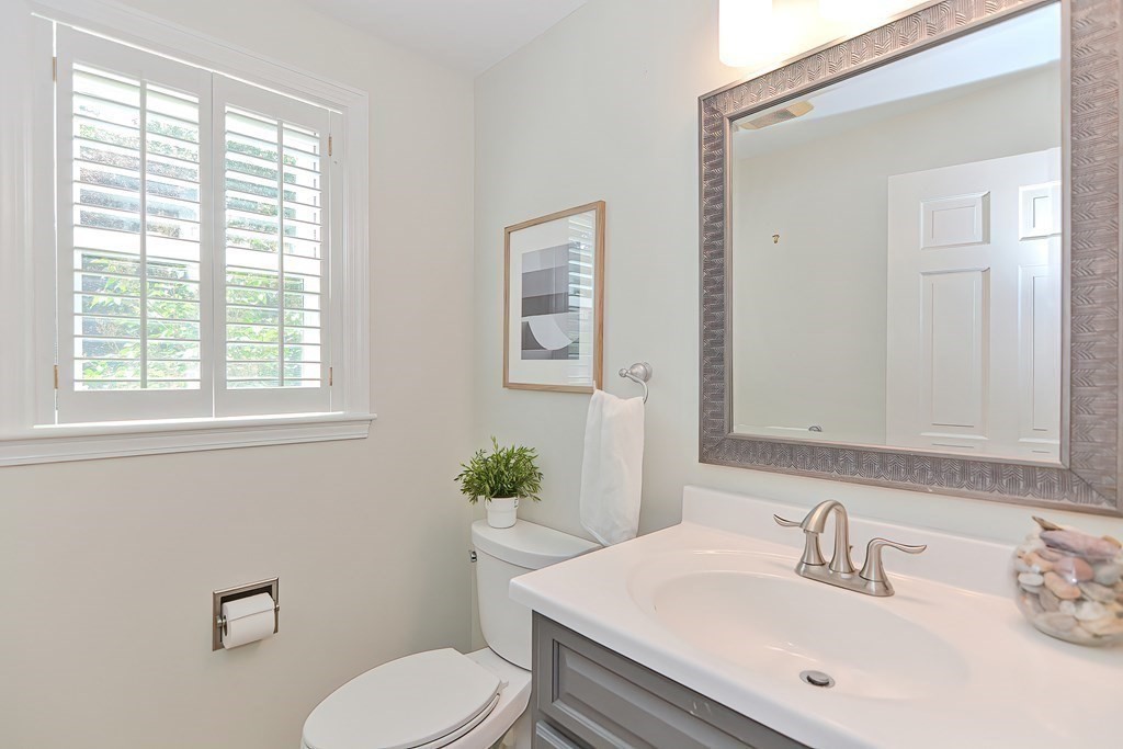 9 Delaware Road Medfield, MA 02052 - Photo 8 of 42 Gallery Image 8