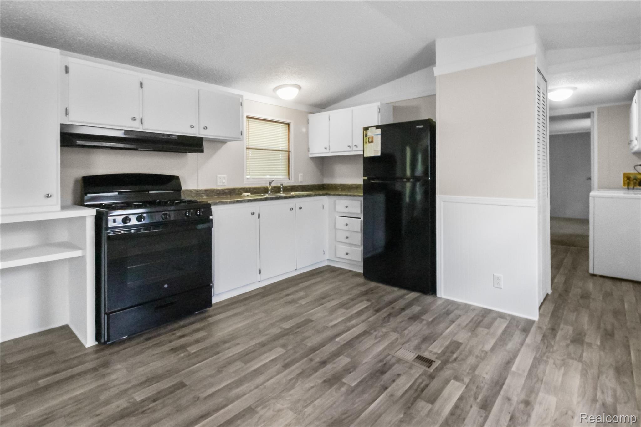 46000 Geddes Road, Unit 7 Canton, MI 48188 - Photo 4 of 11 IMG_7735 (1).jpg