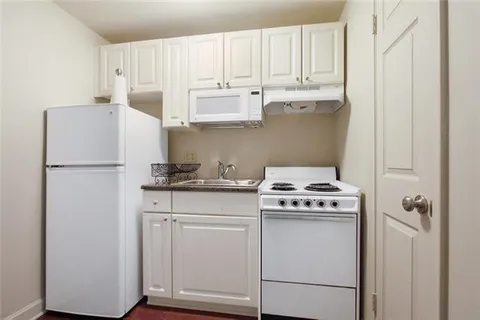 $189,000 | 1205 St Charles Avenue, Unit 1215, New Orleans, LA 70130