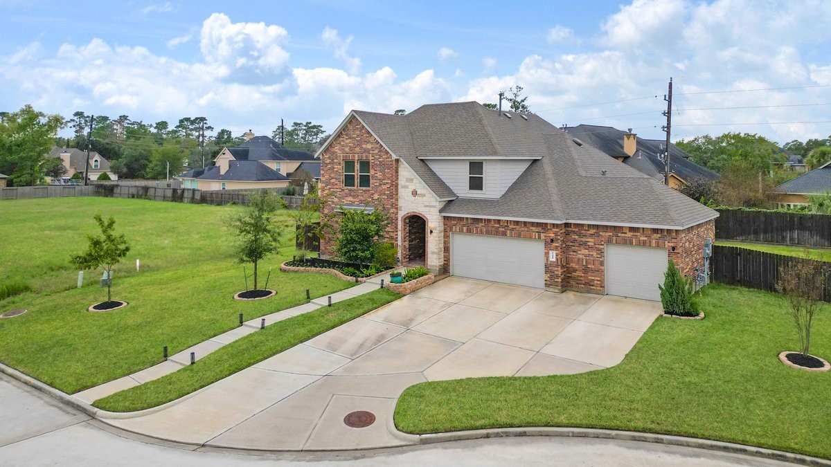 15815 Gibson Grass Court Spring, TX 77379 - Photo 3 of 25 a front view of a house with garden