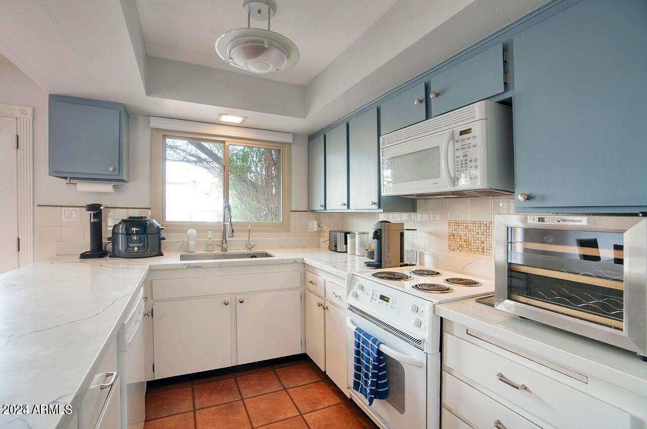 6155 North Granite Reef Road Scottsdale, AZ 85250 - Photo 4 of 18 Kitchen 3