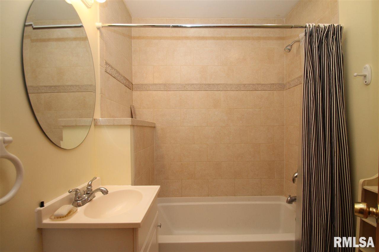 12008 North Riverview Road Chillicothe, IL 61523 - Photo 16 of 36 Gallery Image 16