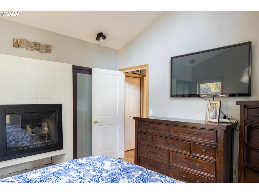 17297 Bryant Road Lake Oswego, OR 97035 - Photo 13 of 28 Gallery Image 13