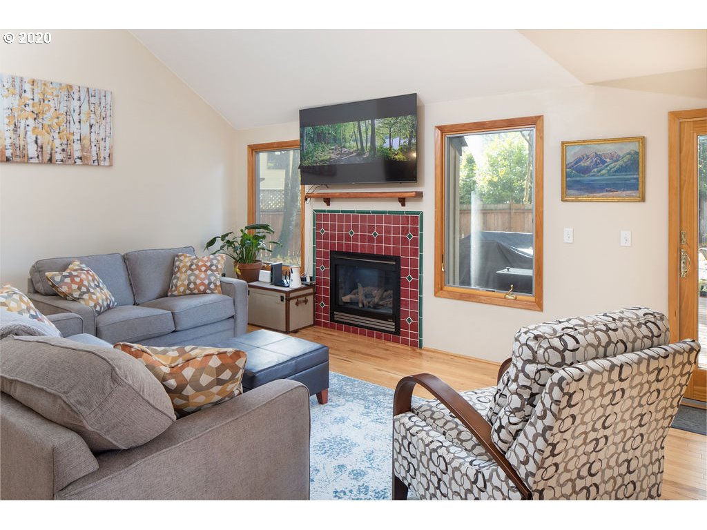 17297 Bryant Road Lake Oswego, OR 97035 - Photo 5 of 28 Gallery Image 5