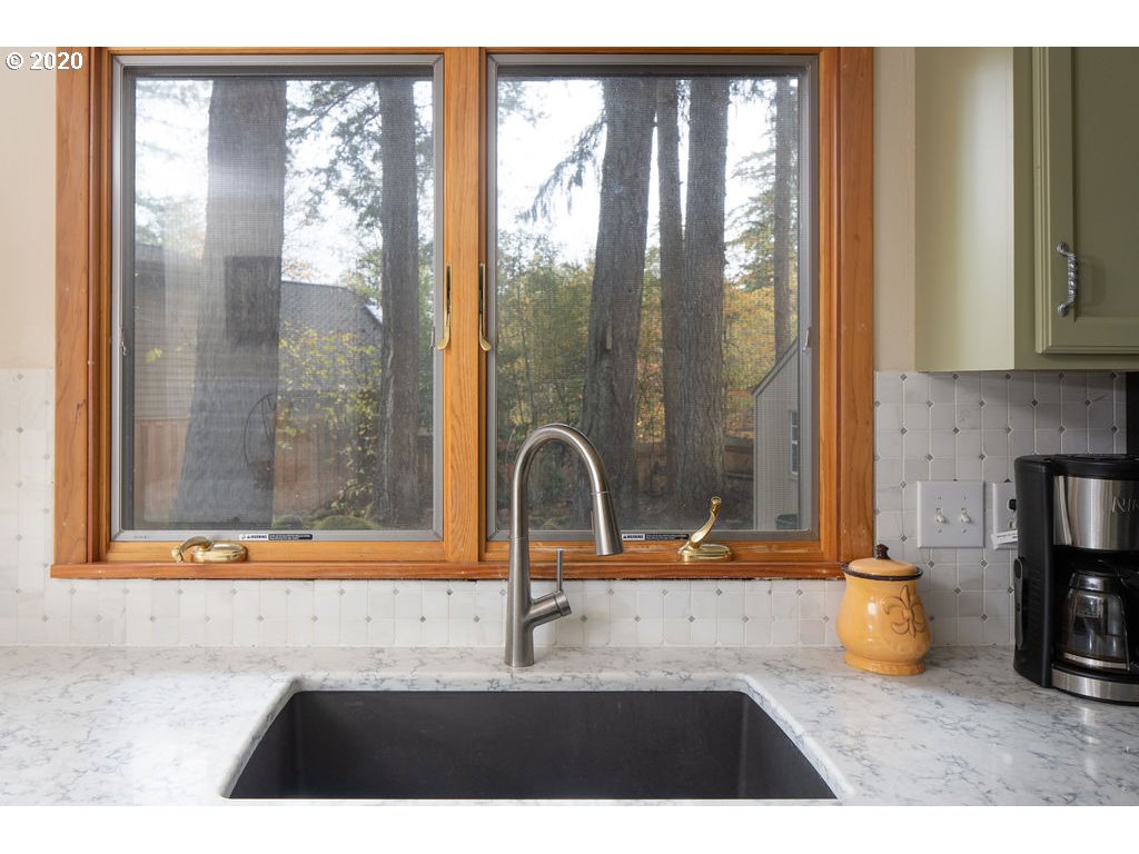 17297 Bryant Road Lake Oswego, OR 97035 - Photo 9 of 28 Gallery Image 9