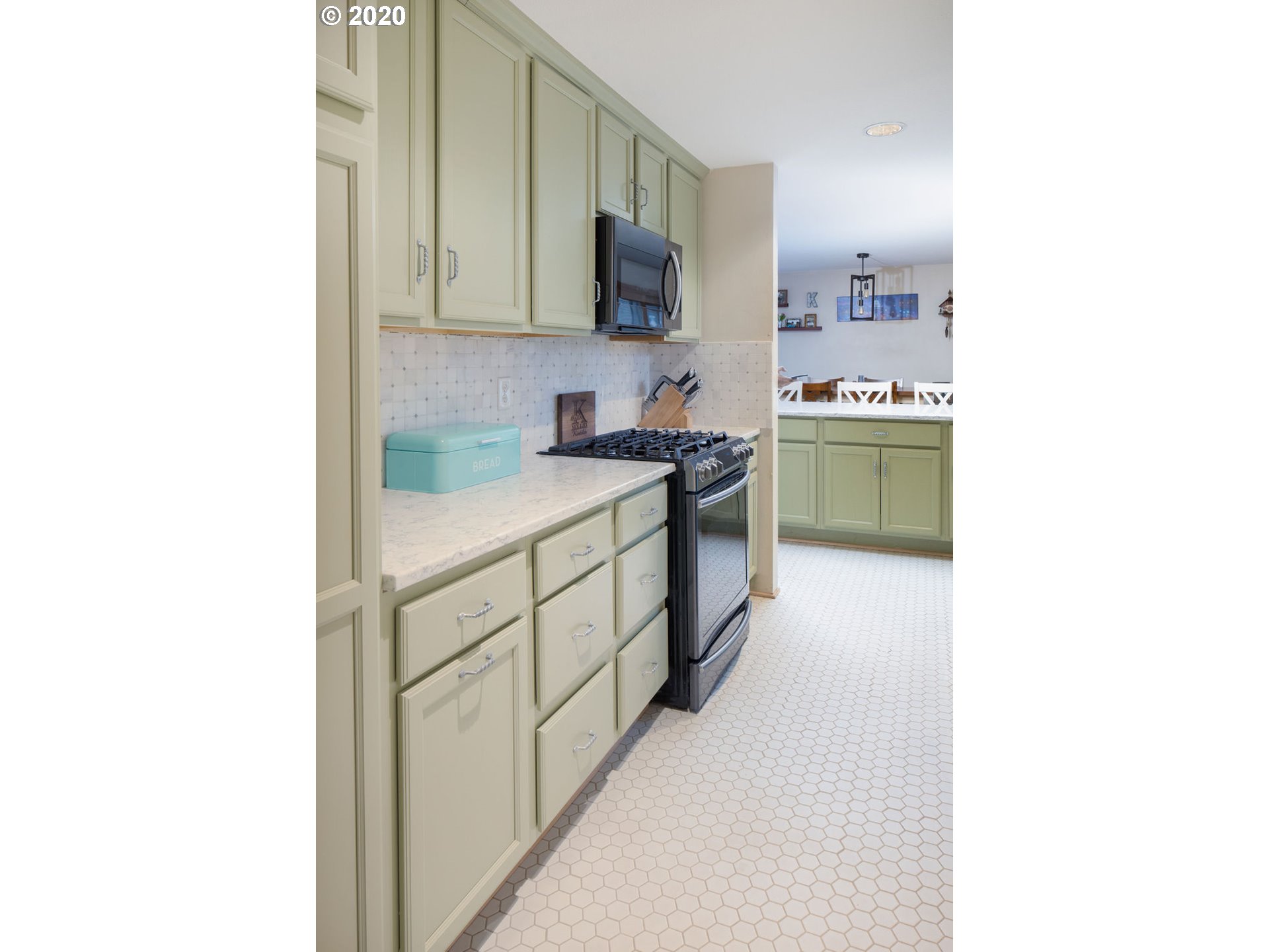17297 Bryant Road Lake Oswego, OR 97035 - Photo 10 of 28 Gallery Image 10