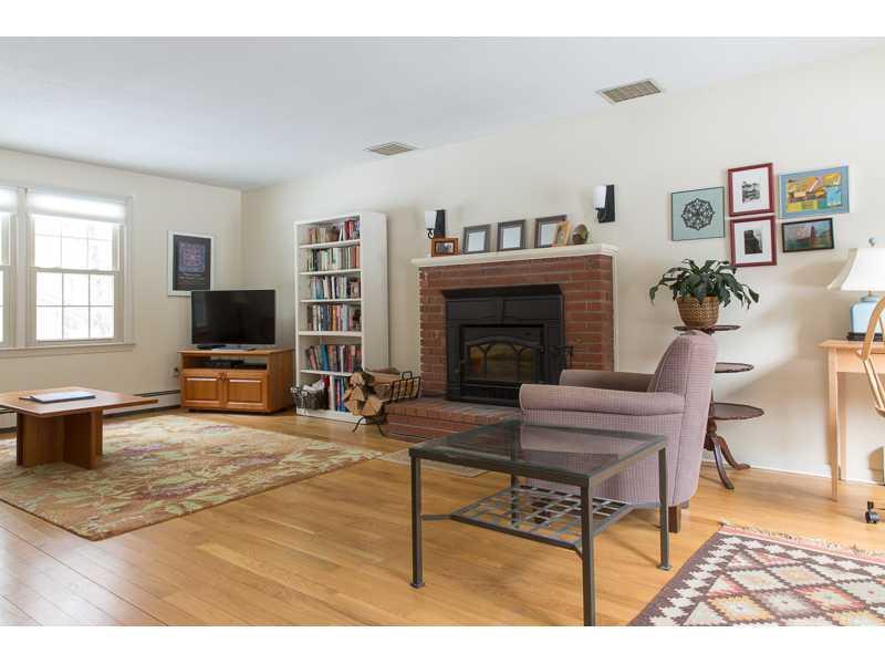 16 Hemlock Road Brunswick, ME 04011 - Photo 5 of 16 Living Room.
