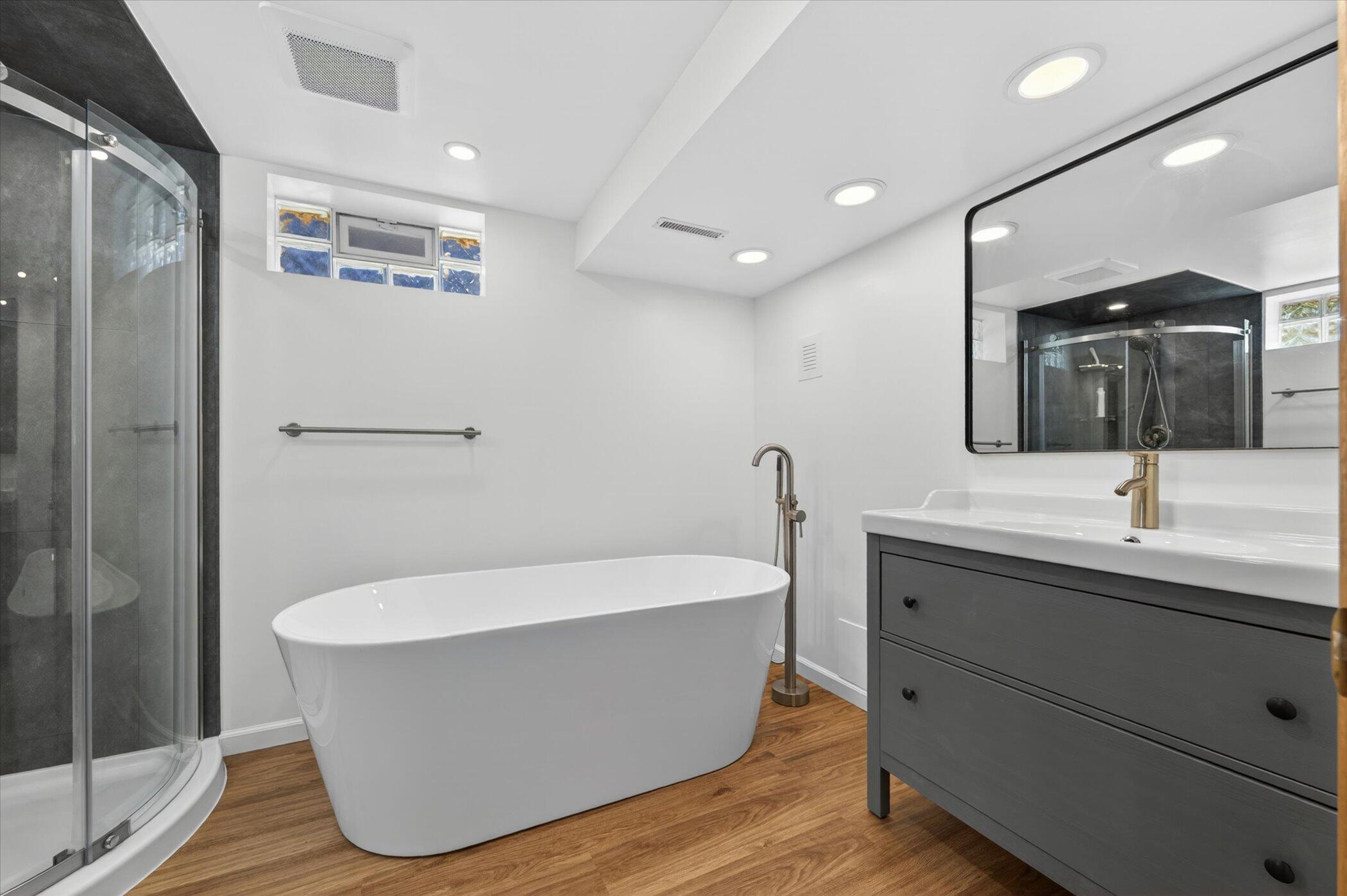900 Pomona Road Ann Arbor, MI 48103 - Photo 33 of 60 33-900-Pomona-Rd-WindowStill