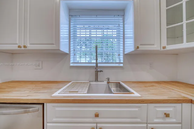 $674,995 | 511 Northwest 39th Avenue, Miami, FL 33126